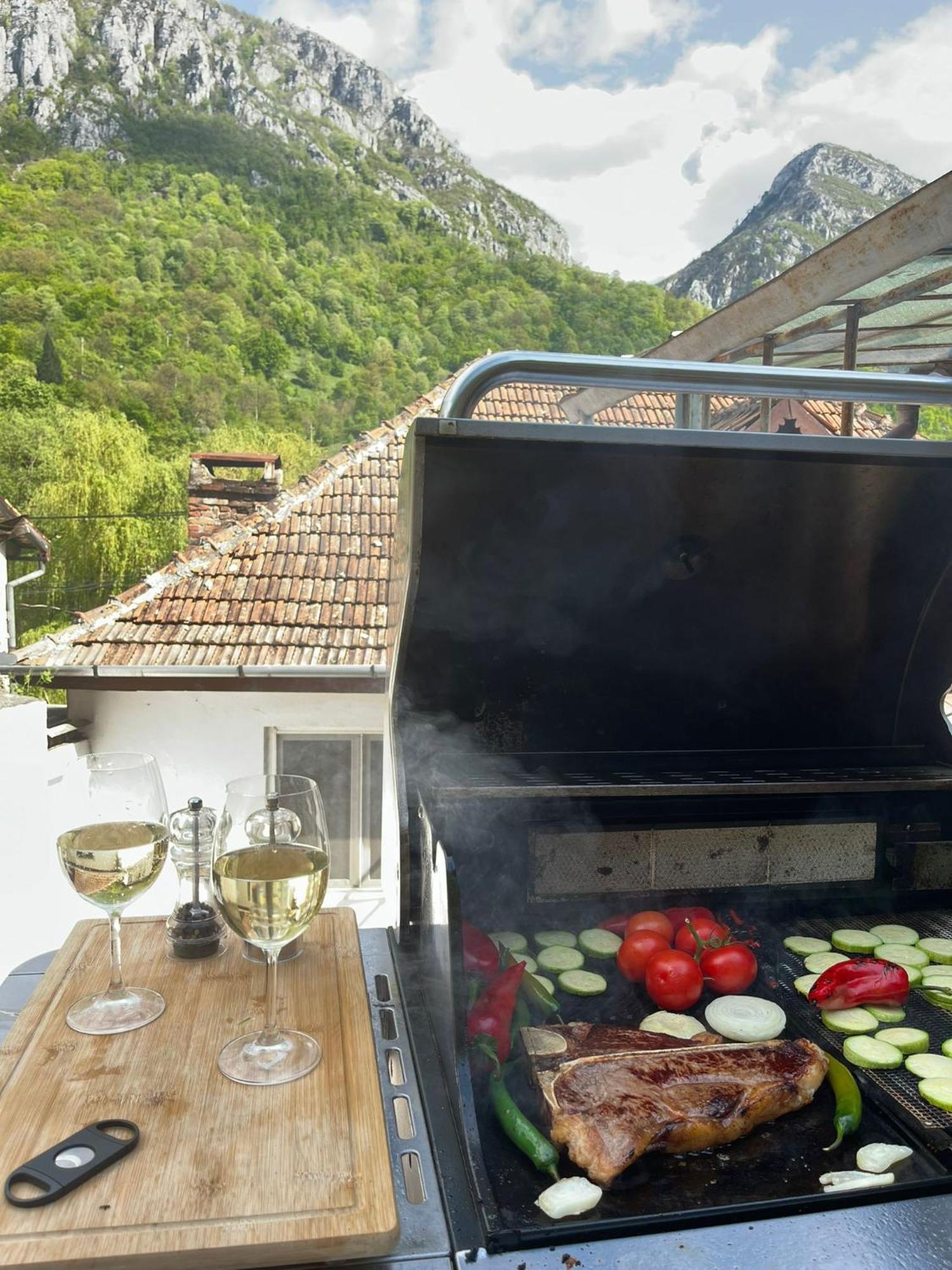 Gasthaus Vld Hotell Băile Herculane Eksteriør bilde